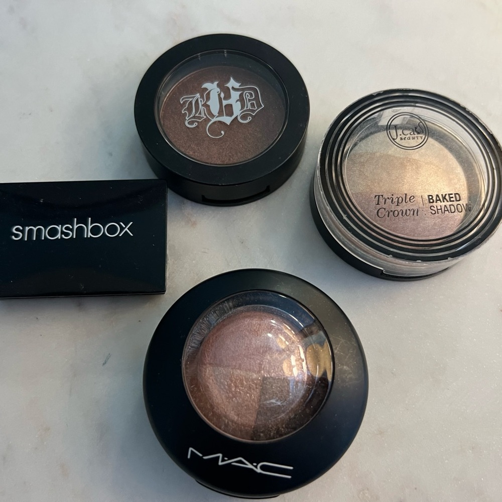 Assorted eyeshadows